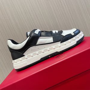 Valentino Freedots Low-Top Sneaker Unisex Calfskin Black/White