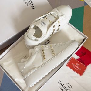 Valentino Rockstud Untitled Sneakers Unisex Calfskin White