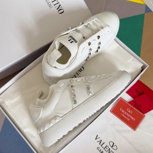 Valentino Rockstud Untitled Sneakers Unisex Calfskin White