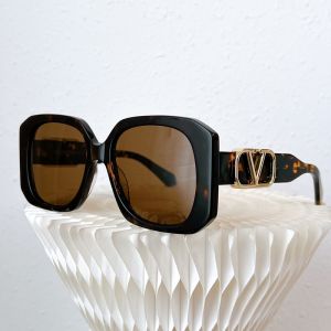 Valentino VLS-205A Squared Sunglasses Acetate Frame with Vlogo Brown